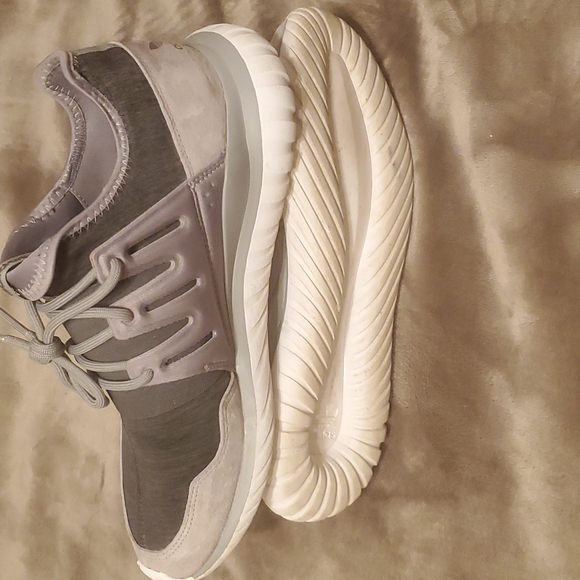 Mens adidas tubular , size 10.5, rare color , grat condition, used a few times. - Picture 4 of 4